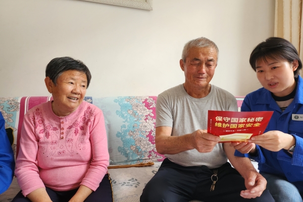 內(nèi)蒙古電力公司烏海千里山供電公司黨支部、工會(huì)、團(tuán)支部（青工委）開(kāi)展“蒙電愛(ài)心光明行”保密宣傳活動(dòng)