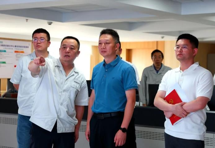 崇州市委副書記、市長饒程赴國網(wǎng)崇州供電公司調(diào)研高溫電力保供工作