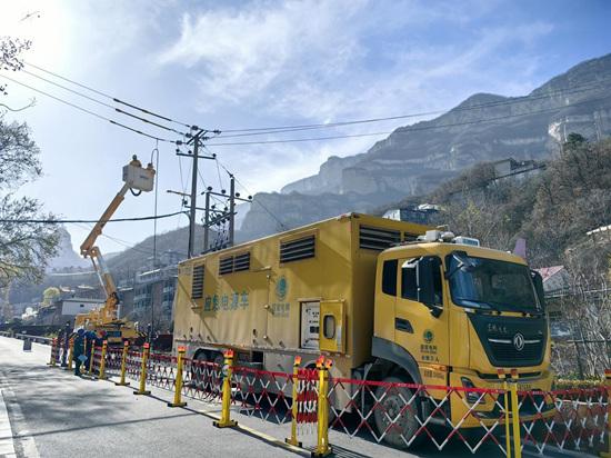 國(guó)網(wǎng)贊皇縣供電公司輸電線(xiàn)路遷改助力衡昔高速建設(shè)提速
