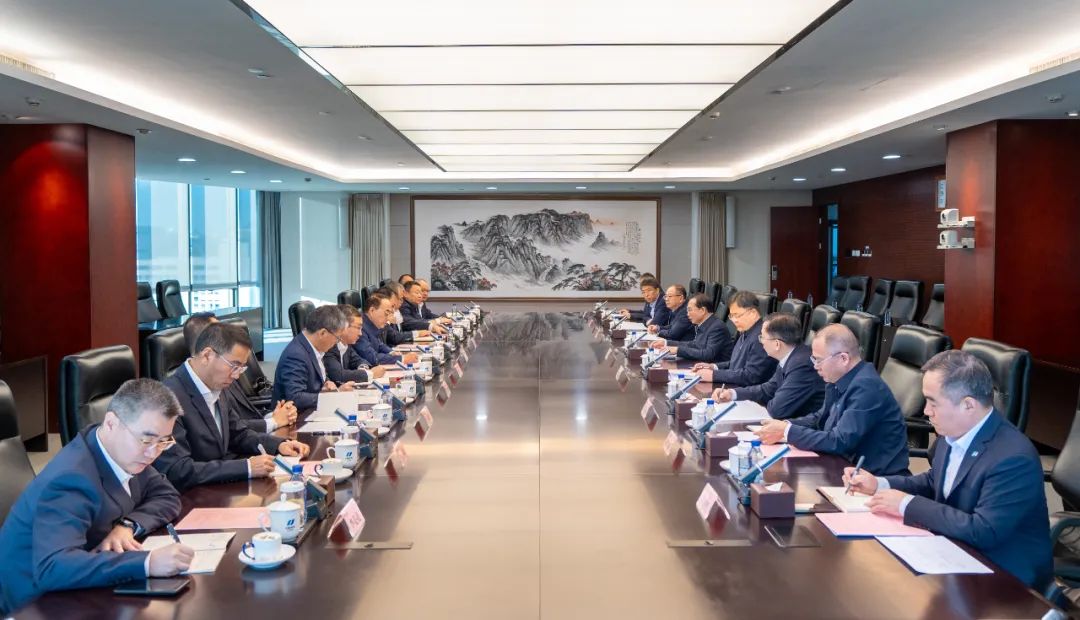 華電集團(tuán)黨組書記、董事長(zhǎng)江毅會(huì)見中國(guó)中車黨委書記、董事長(zhǎng)孫永才