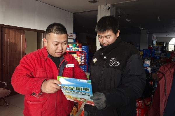 內(nèi)蒙古電力集團(tuán)烏海千里山供電公司蒙電愛心光明行，用電無憂進(jìn)社區(qū)