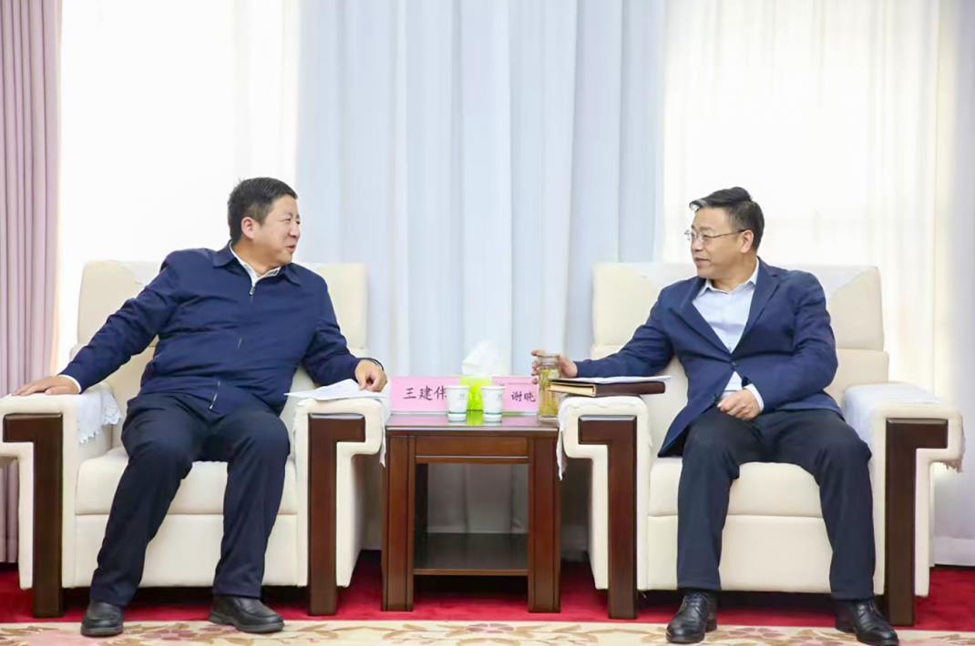 大唐甘肅公司黨委書記、董事長王建偉與甘肅能化集團黨委書記、董事長謝曉鋒會談