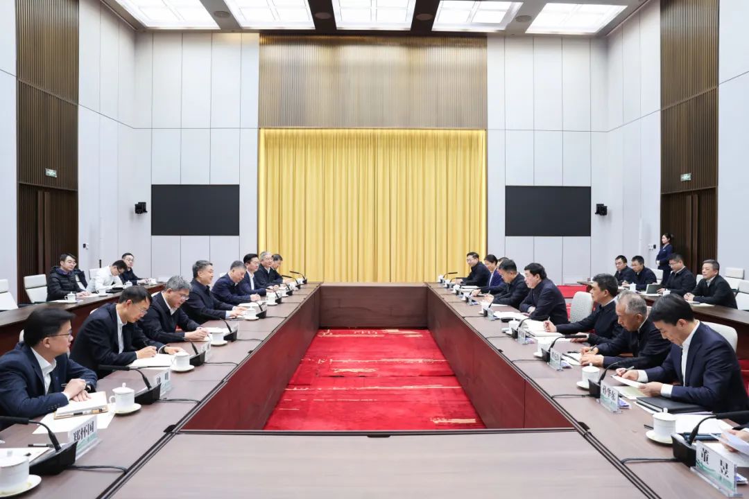 溫樞剛張文峰與國(guó)家電網(wǎng)董事長(zhǎng)張智剛、總經(jīng)理龐驍剛會(huì)談
