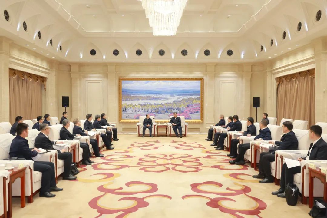 華電集團黨組書記、董事長江毅與新疆維吾爾自治區(qū)主要領導舉行會談