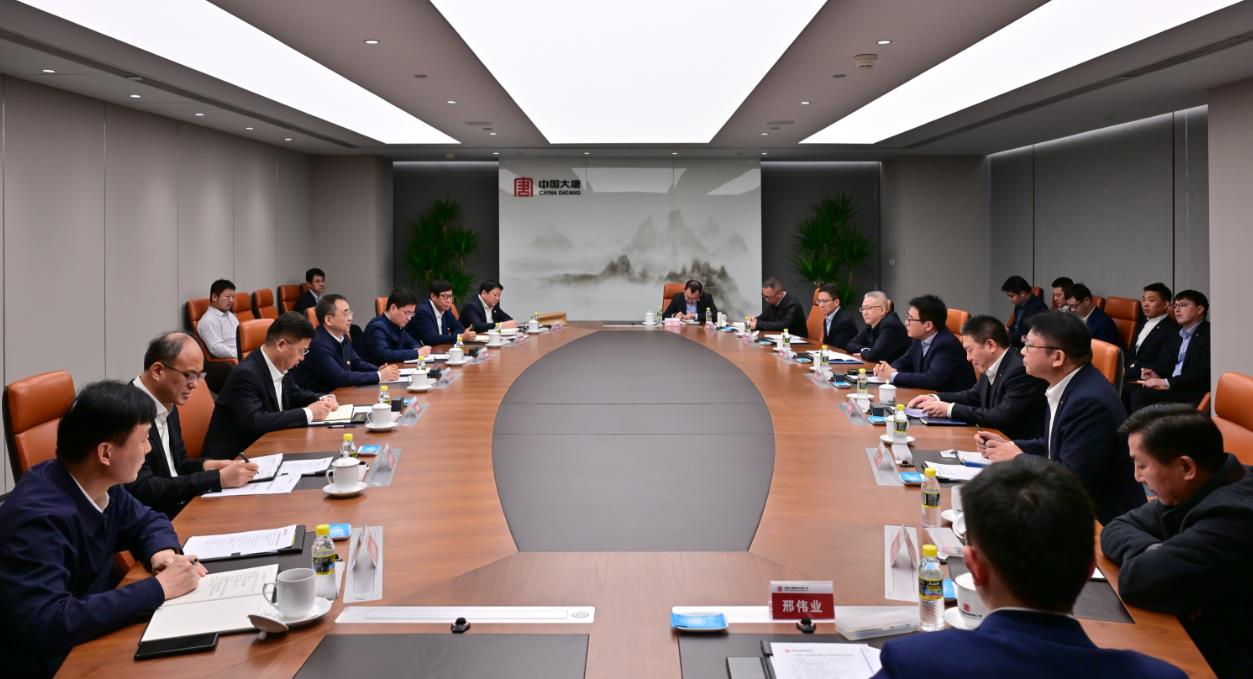 大唐集團黨組書記、董事長鄒磊與上海電氣黨委書記、董事長吳磊會談