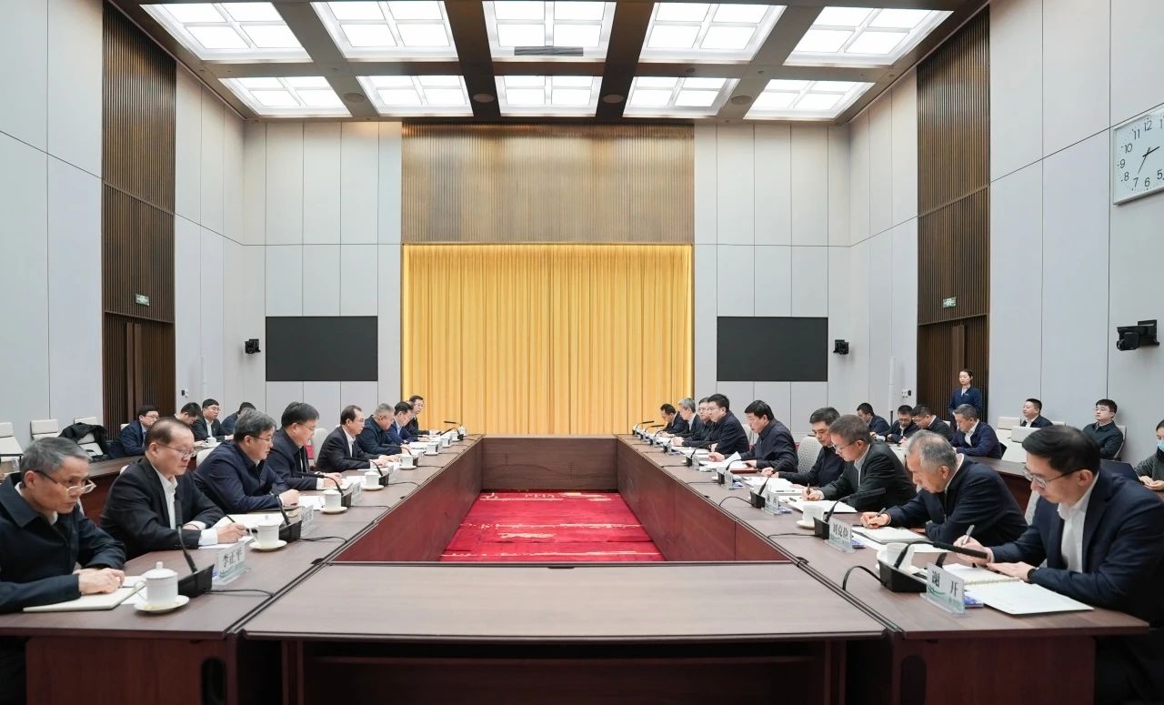 華電集團董事長江毅、總經(jīng)理葉向東與國家電網(wǎng)董事長張智剛、總經(jīng)理龐驍剛舉行會談