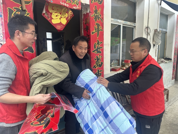 【新春走基層】走村入戶送關(guān)懷 幫扶慰問暖民