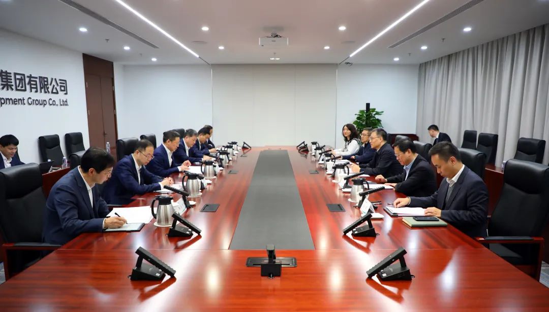 中國(guó)電氣裝備董事長(zhǎng)李洪鳳、總經(jīng)理周群會(huì)見(jiàn)佛山市委書(shū)記唐屹峰
