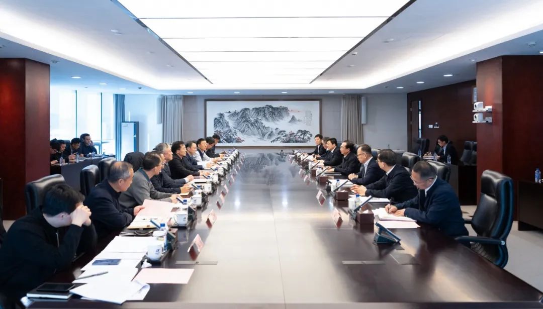 華電集團(tuán)董事長、黨組書記江毅與北京市政府黨組成員、副市長文獻(xiàn)舉行會談