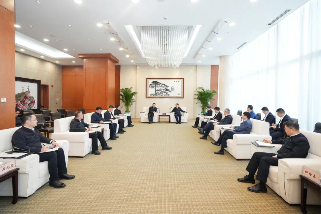 華能集團(tuán)董事長溫樞剛、總經(jīng)理張文峰會見哈電集團(tuán)董事長曹志安、總經(jīng)理黃偉