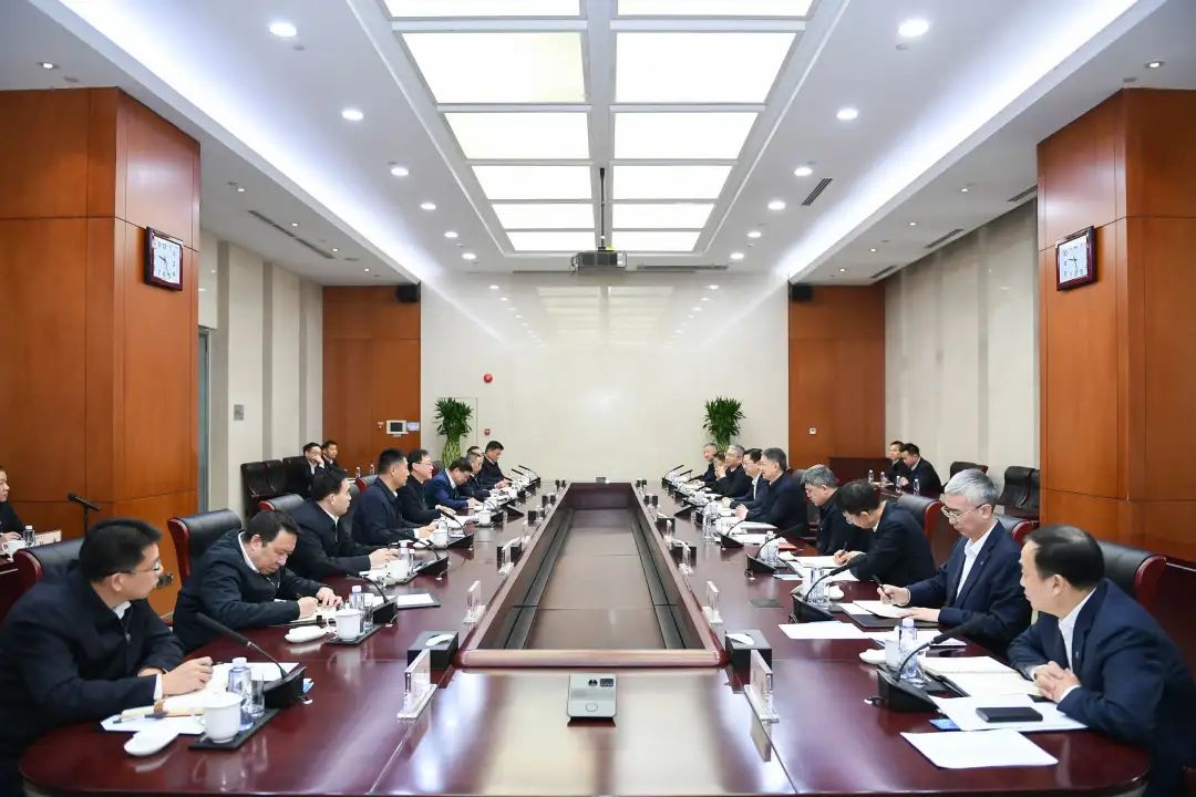 華能集團(tuán)董事長(zhǎng)、黨組書記溫樞剛會(huì)見(jiàn)中國(guó)安能董事長(zhǎng)陳奕輝、總經(jīng)理周慶豐